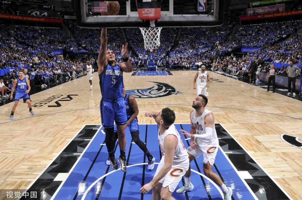 晖映下显得 晖映下显得